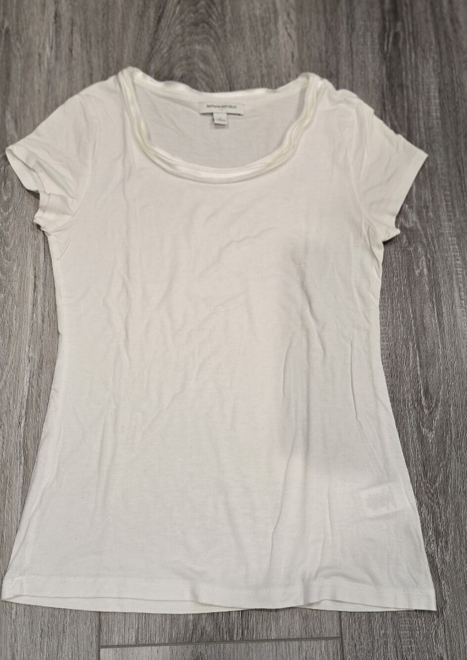 Banana Republic Scoop Neck Short Sleeve Tee